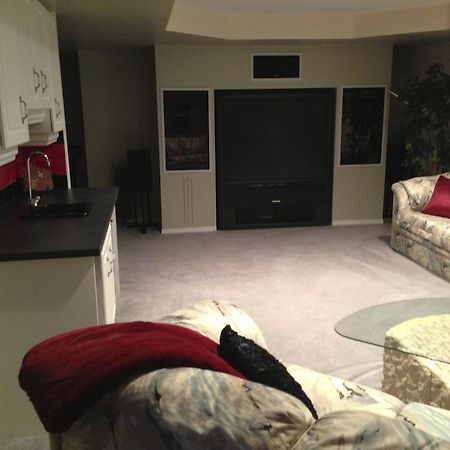 Redwood Meadows Bed And Breakfast Bragg Creek ภายนอก รูปภาพ