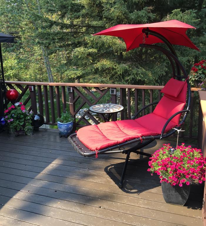 Redwood Meadows Bed And Breakfast Bragg Creek ภายนอก รูปภาพ