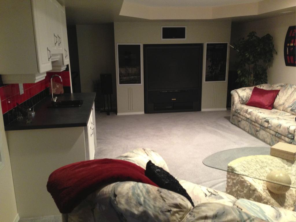 Redwood Meadows Bed And Breakfast Bragg Creek ภายนอก รูปภาพ