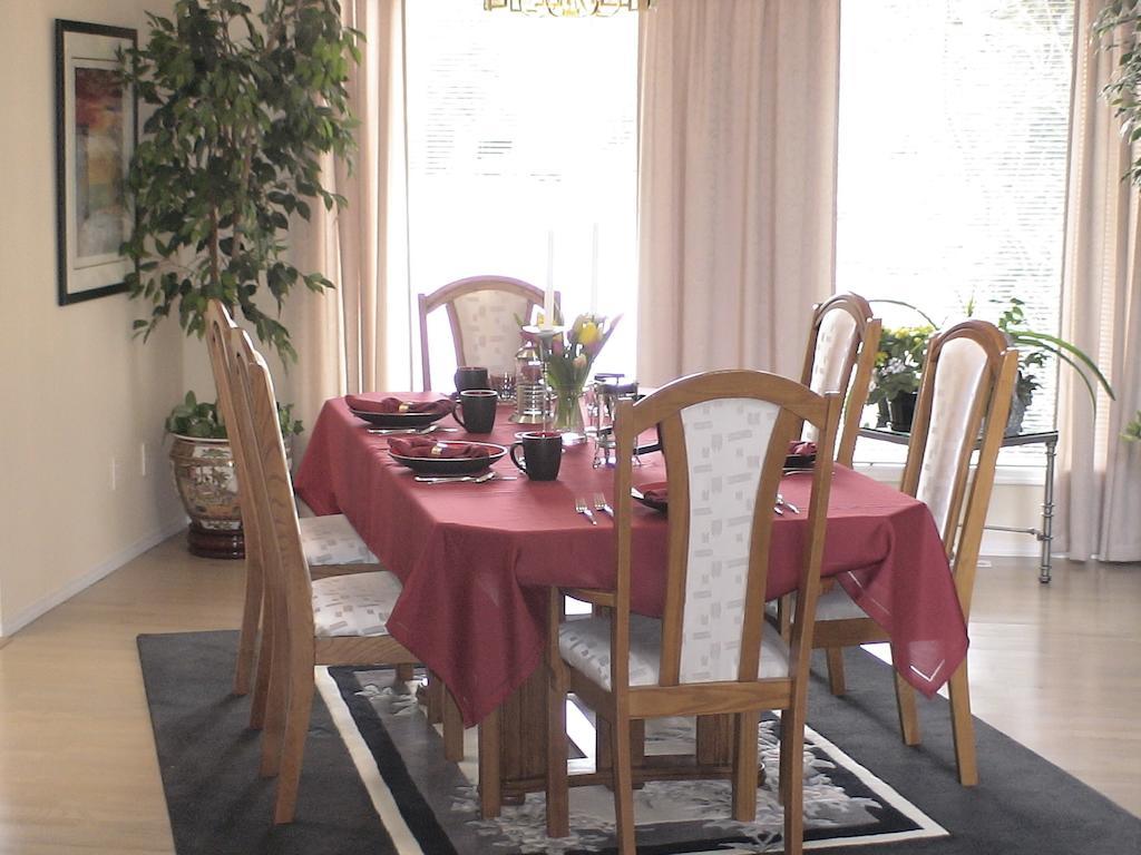 Redwood Meadows Bed And Breakfast Bragg Creek ภายนอก รูปภาพ