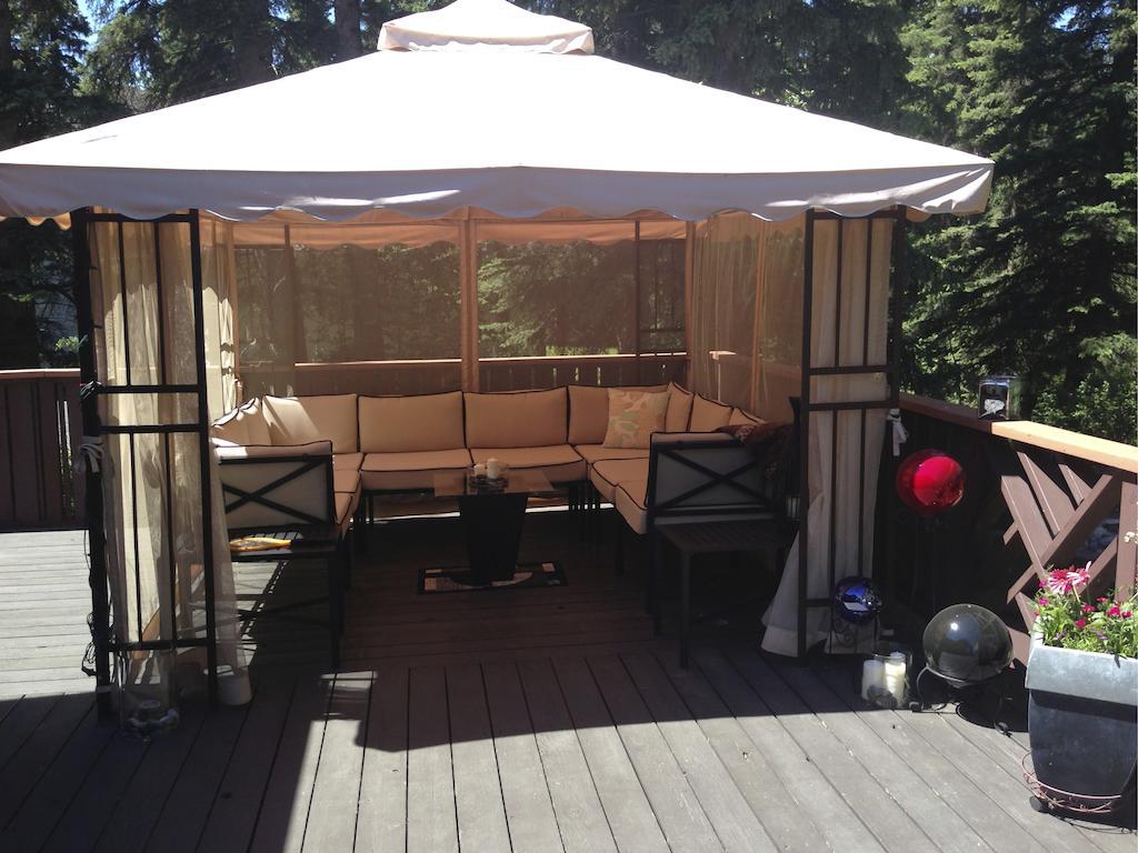 Redwood Meadows Bed And Breakfast Bragg Creek ภายนอก รูปภาพ