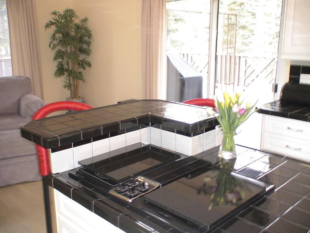 Redwood Meadows Bed And Breakfast Bragg Creek ภายนอก รูปภาพ