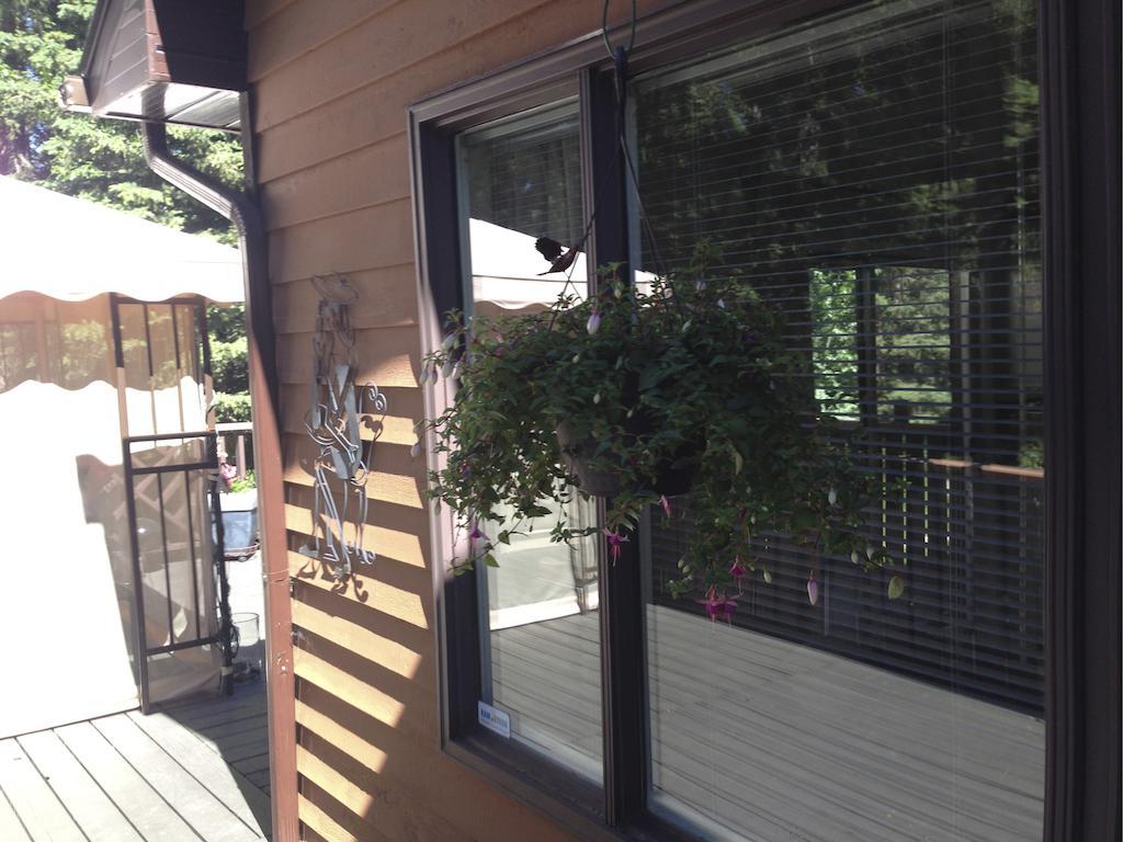 Redwood Meadows Bed And Breakfast Bragg Creek ภายนอก รูปภาพ